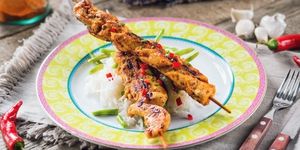 Reteta frigarui picante cu piper cayenne, ulei de masline, usturoi si menta tocata