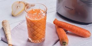 Reteta smoothie prin presare la rece din para, pastarnac si morcovi