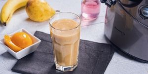 Reteta smoothie prin presare la rece din piersici si pere